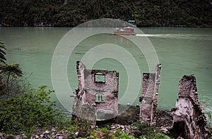 The demolished ruins and tourist boat