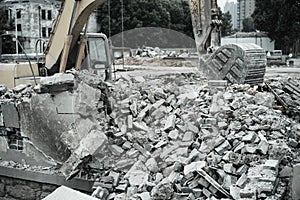 Demolition of buildings in urban environments