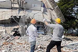 Demolition control supervisor and contractor discussing on demolish building