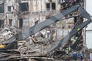 Demolition of a multi-storey building with hydraulic shears, for future development of residential buildings