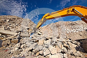 Demolition waste recycling photo