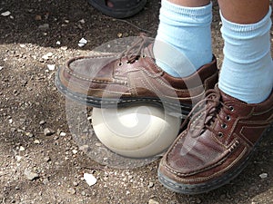 Demonstration of ostrich egg hardness photo