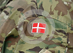 Dánsko náplasť vlajka na vojaci paže. dánsko vojenský jednotný. 