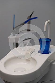 Dental rinsing sink