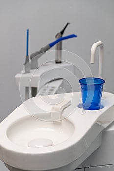 Dental rinsing sink