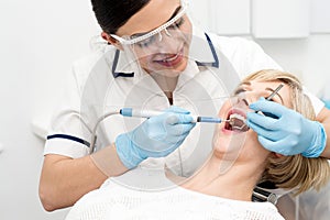 Dentist curing a woman teeth