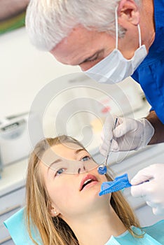 Dentist poised to inspect patient`s teeth