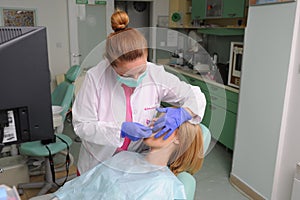 Dentist puts dental veneers patient