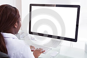 Dentist using desktop pc