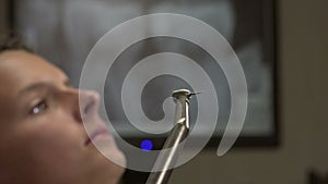 Dentist verify its turbine