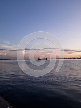 the departure of a ship that has been anchored towards the open sea