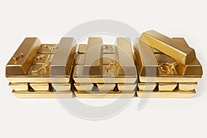 Deposit of illegal gold in amount of 500 kilos in standard bricks