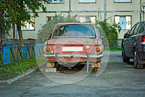 Derelict old car