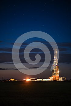 The derrick against the background of the evening sky