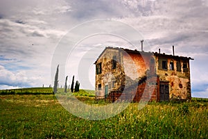 Deserted house in Tuscany