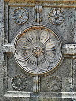 Design on old fort pillar