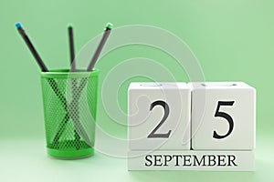 Desk calendar of two cubes for September 25