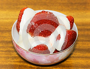 Dessert of strawberries with cream and sugar