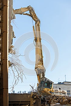 Destruction of building with hydraulic excavator/cutter crane