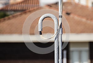 Detail of the antenna cable on the roof