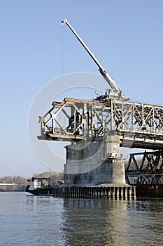 Detail demontáže mostu