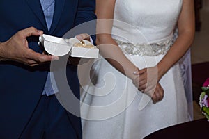 Detail of the hands of the bride and groom just before the imposition of ring