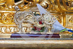 Detail of a knocker llamador to give an order to the costalero bearers under the platform