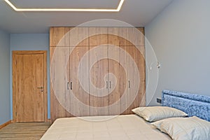 Detail of a modern bedroom with a five-door wardrobe