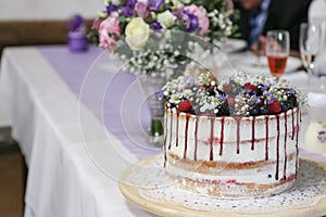 A detail picture of the big wedding cake
