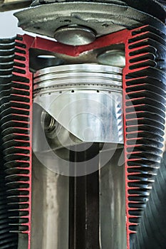 Detailed exposition of the piston in the cylinder