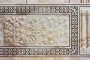 Details of the bas-reliefs and floral inlays of the taj mahal in Agra