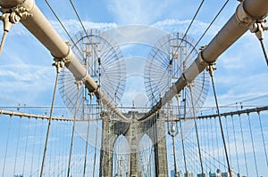 details of the brooklyn bridge