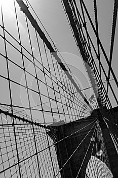 Details of the brooklyn bridge and the sun in black and white