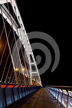 Most Apollo v noci, Bratislava, Slovensko