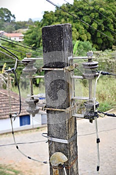 The details of a standard concrete electric pole photo