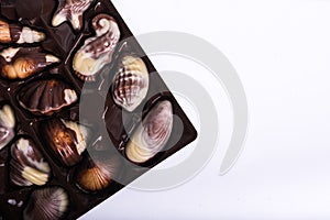 Detalle de una caja de bombones de chocolate belga