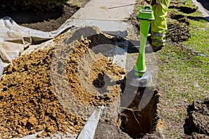 Detection of the pipe during the horizontal drilling of the earth in the laying of communications