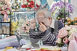 Deteriorating health and the work of the elderly in businesses.