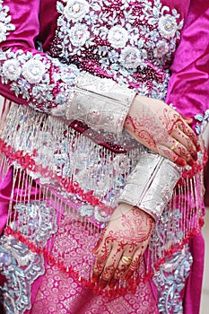 Detil aksesoris perhiasan yang digunakan di pernikahan Adat Padang Bukittinggi photo