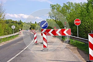 Detour and road construction signs photo