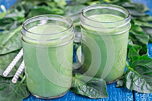 Detox green smoothie with spinach