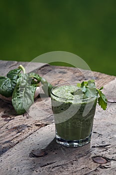 Detoxifying green drink