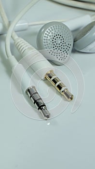 Device connector for ear hearing aids