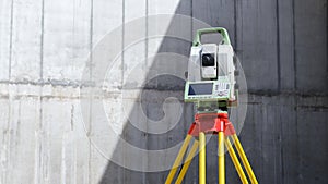 device for geodesy measurement on a construction site