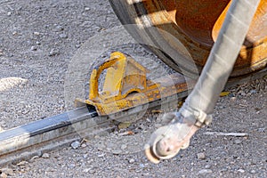 A device for locking the wheels of a railway train