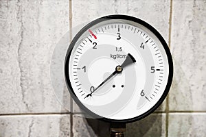 A device for measuring the pressure of gas, water or steam. High pressure gauge. Manometer