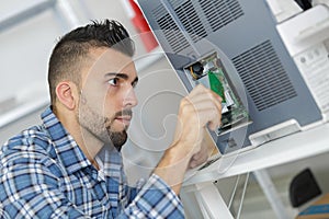 Device programmer inserting chip