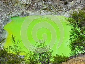 DevilÃ¢â¬â¢s Bath - the green sulphur lake at Wai-O-Tapu geothermal area - Rotorua, North Island, New Zealand