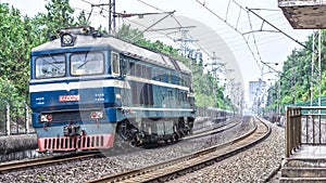 A DF8 diesel engine running on Jingguang railway line