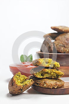 Dhebra or Bajri methi na dhebra or methi vada